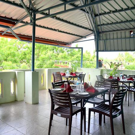 Serenity Sands Beach Resort Pondicherry Exteriör bild