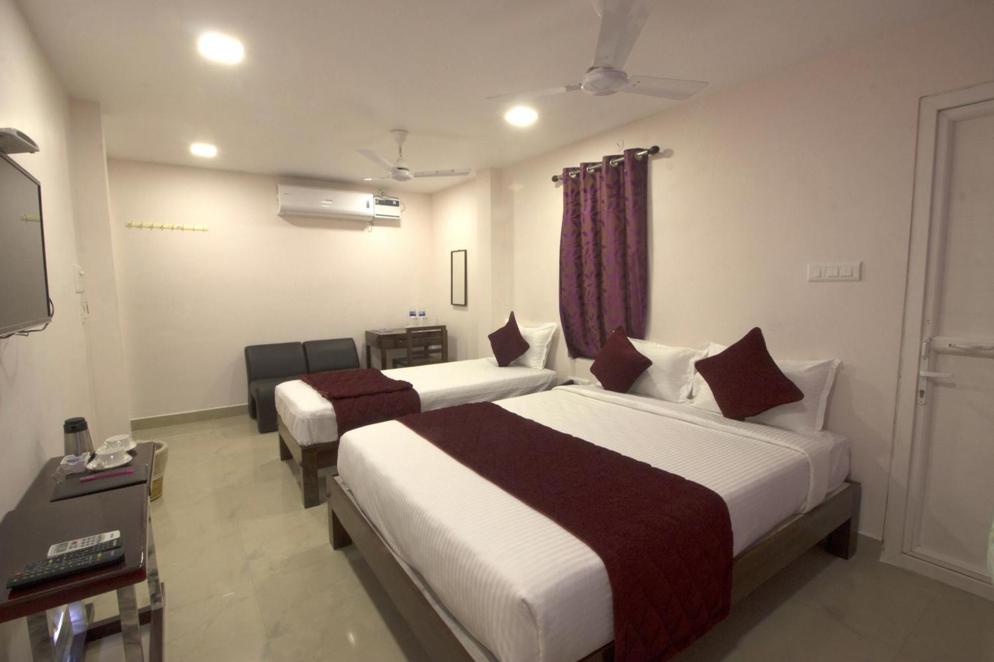 Serenity Sands Beach Resort Pondicherry Exteriör bild
