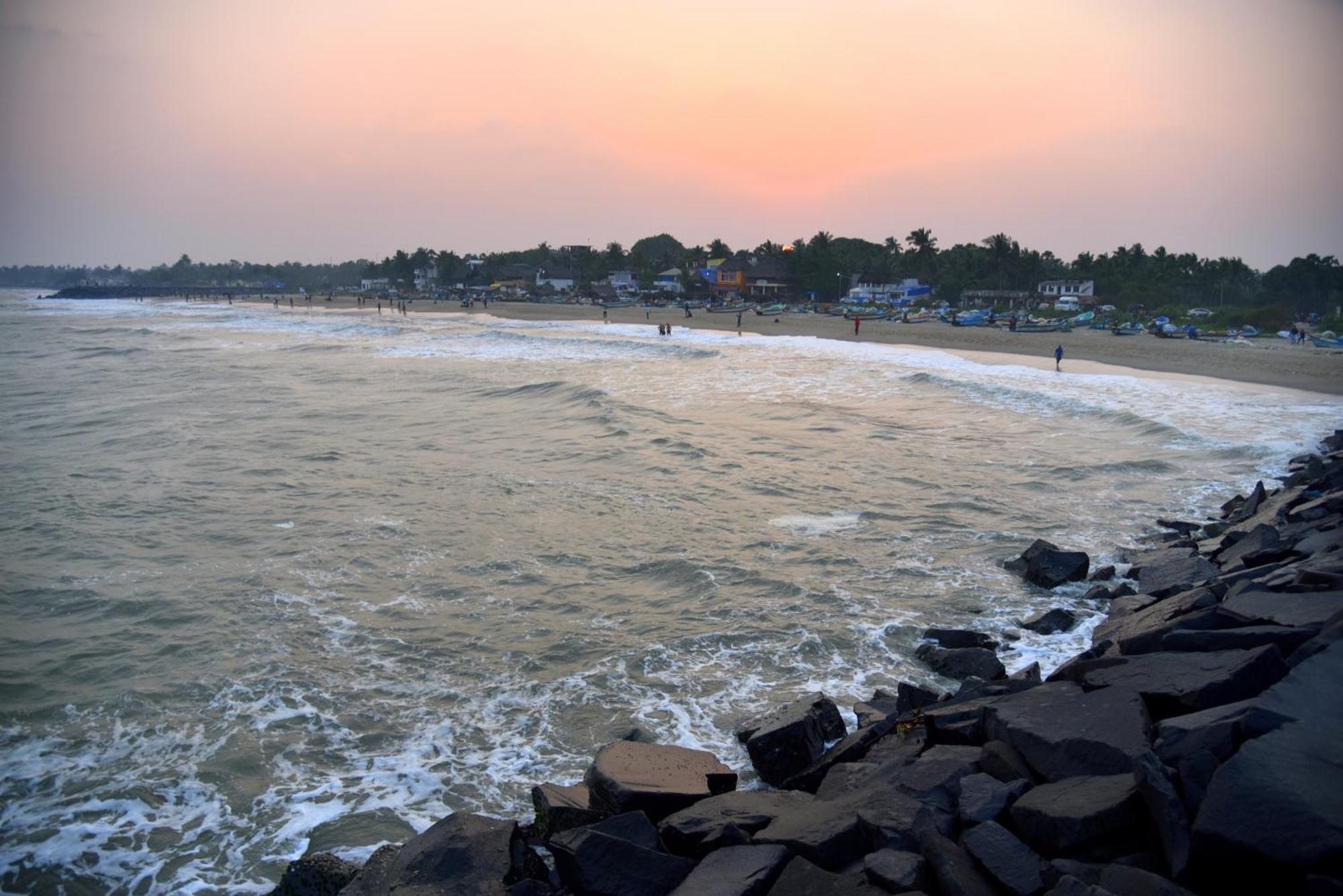 Serenity Sands Beach Resort Pondicherry Exteriör bild