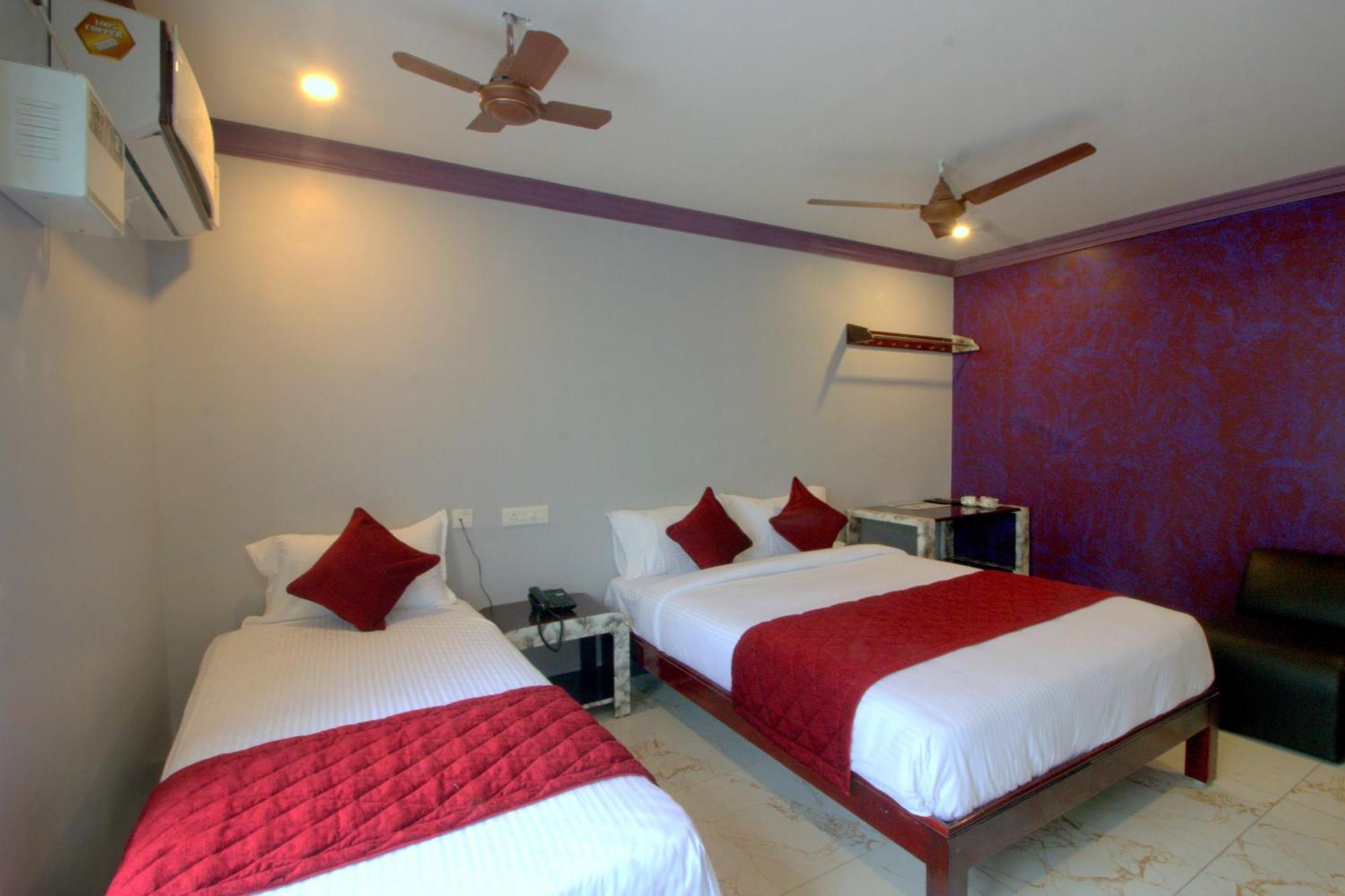 Serenity Sands Beach Resort Pondicherry Exteriör bild