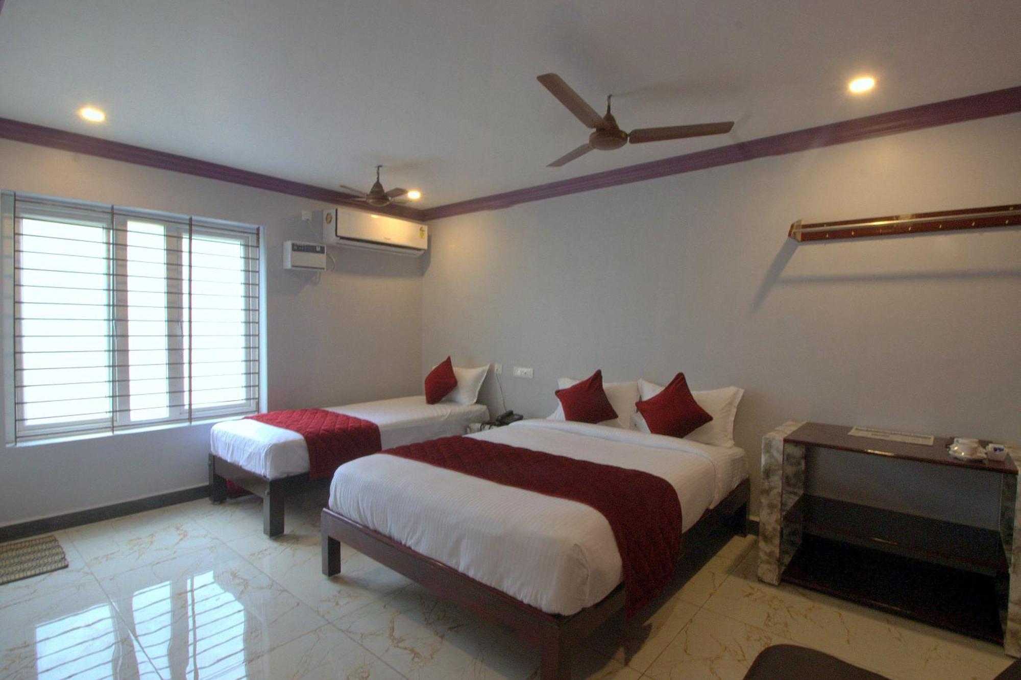 Serenity Sands Beach Resort Pondicherry Exteriör bild