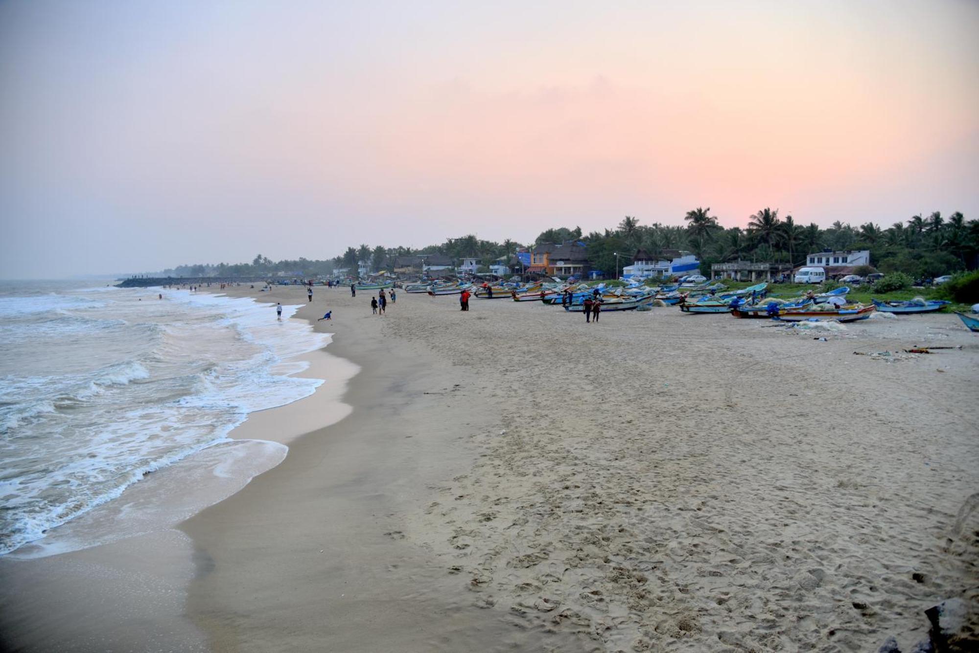 Serenity Sands Beach Resort Pondicherry Exteriör bild