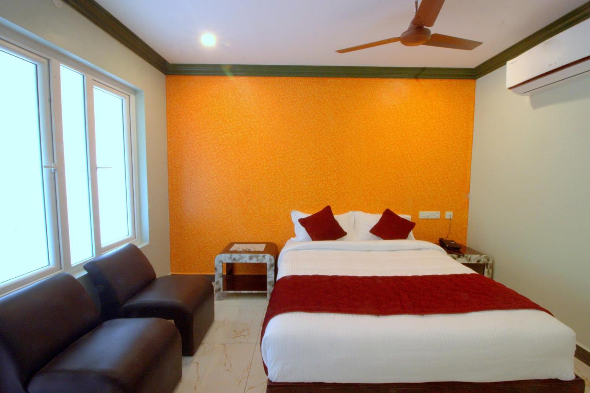 Serenity Sands Beach Resort Pondicherry Exteriör bild