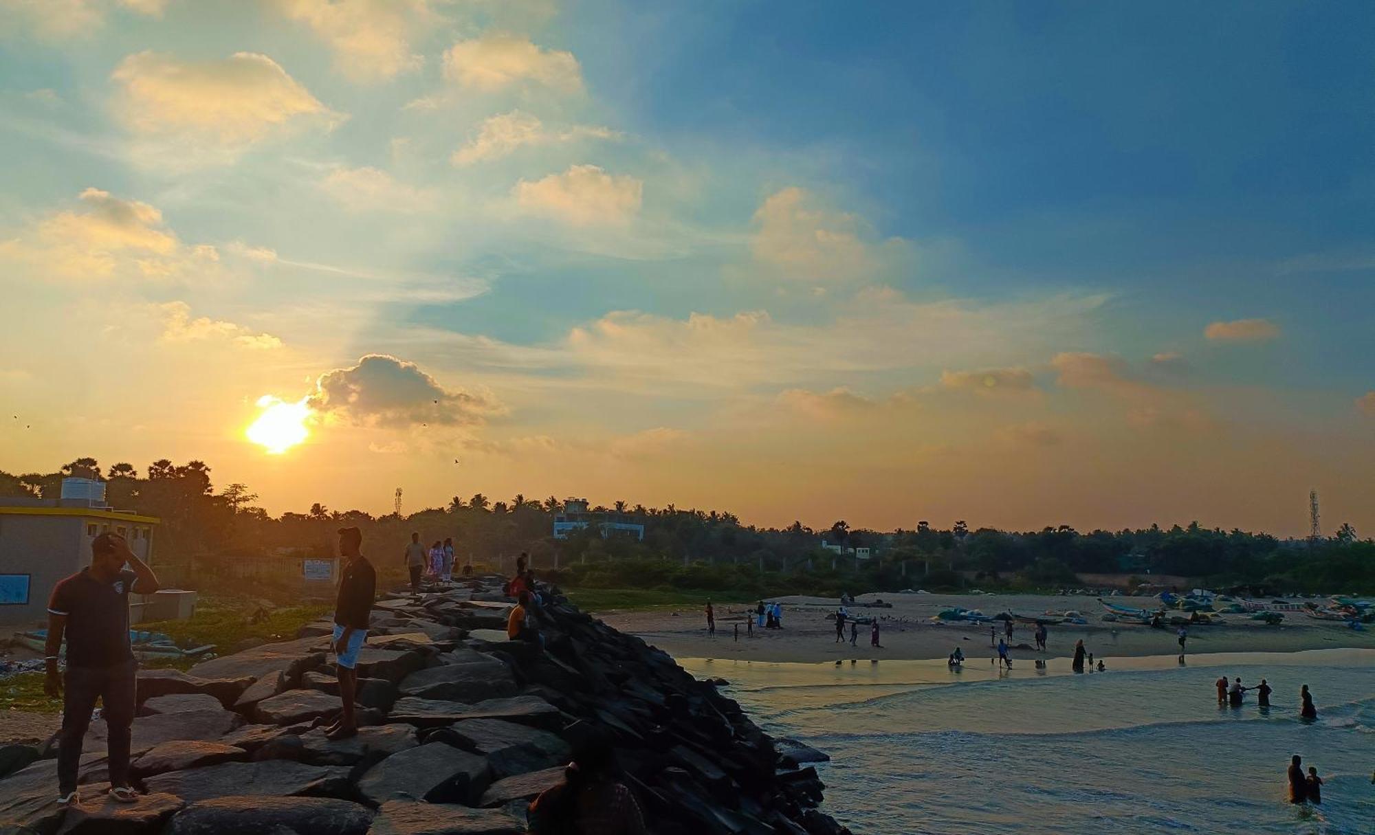 Serenity Sands Beach Resort Pondicherry Exteriör bild