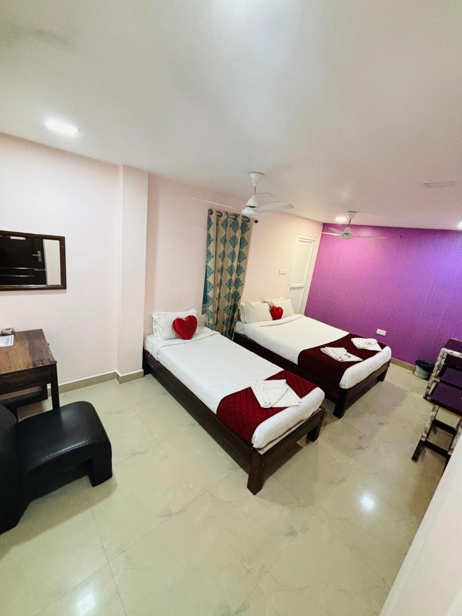 Serenity Sands Beach Resort Pondicherry Exteriör bild