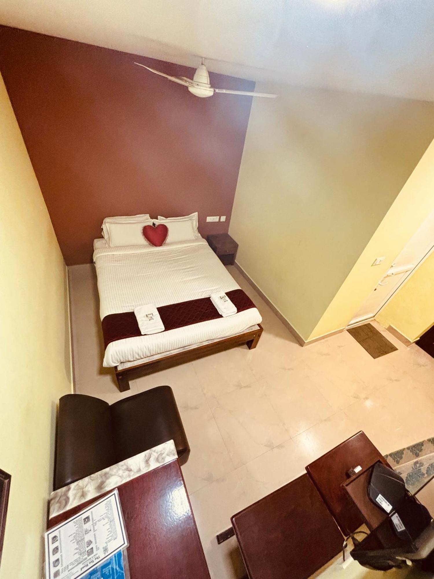 Serenity Sands Beach Resort Pondicherry Exteriör bild