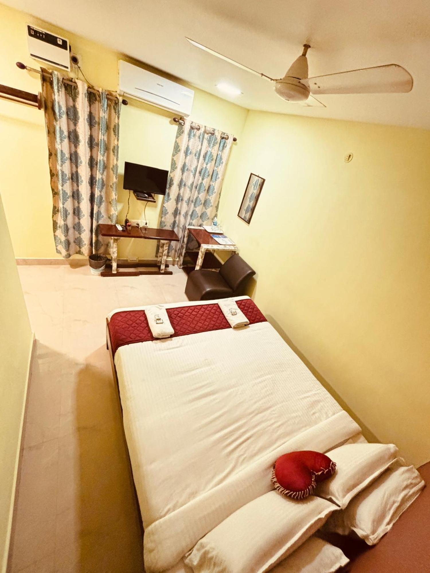Serenity Sands Beach Resort Pondicherry Exteriör bild
