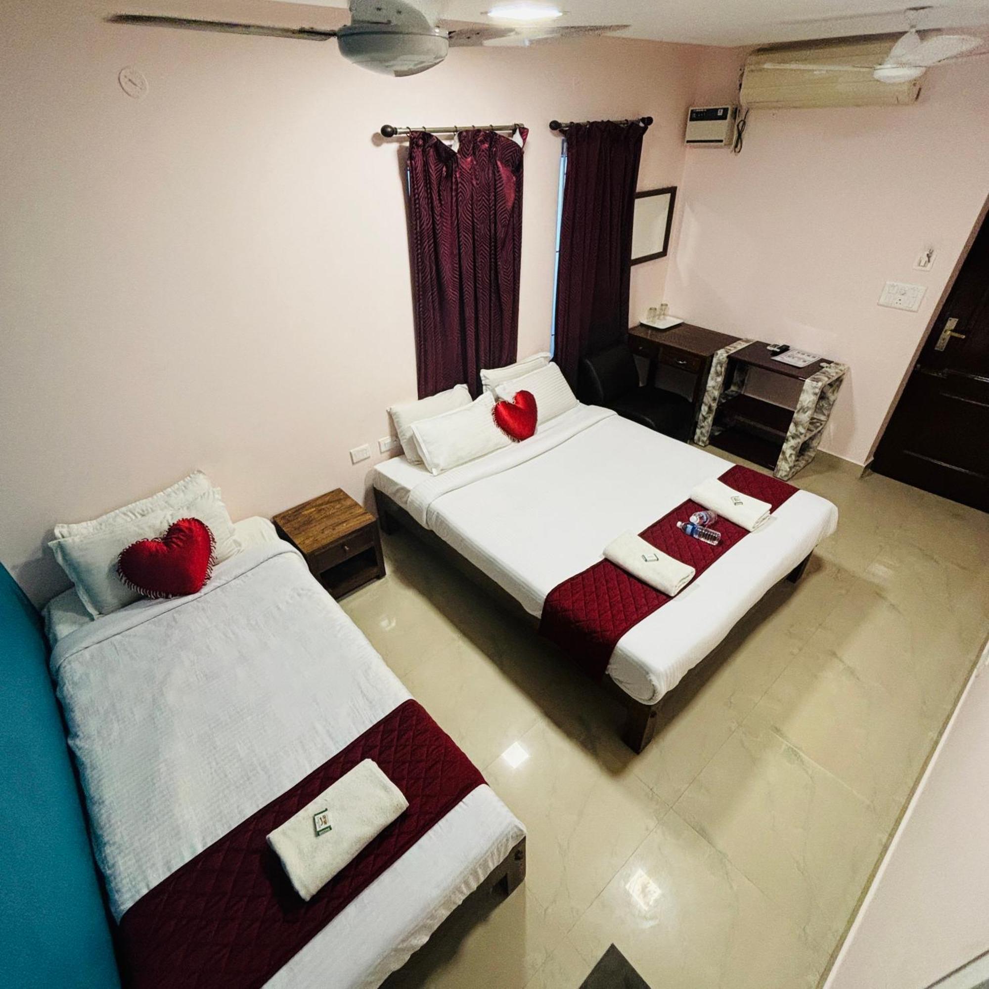 Serenity Sands Beach Resort Pondicherry Exteriör bild